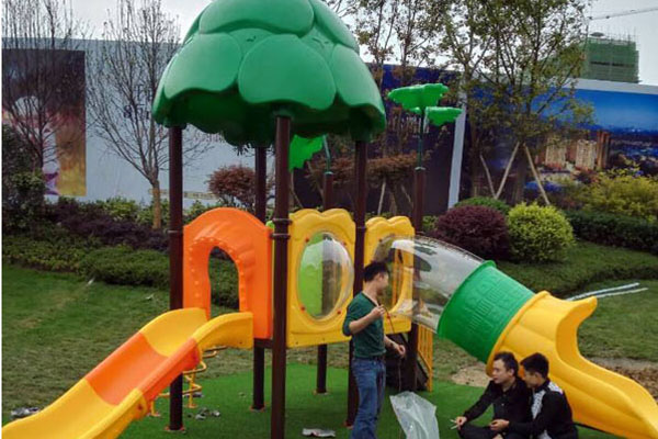 成都保利198滑梯