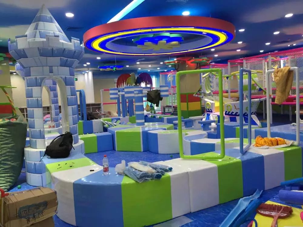 淘气堡海洋球闯关